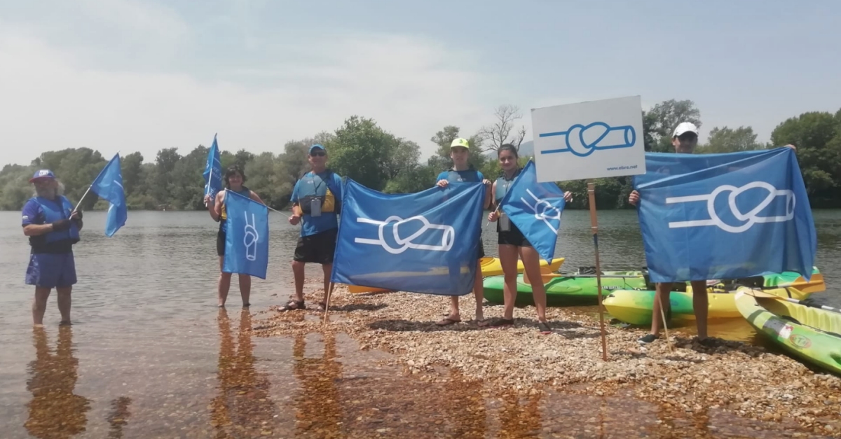 Unes 200 persones participen en la 20a Piraguada en Defensa de l’Ebre per mantenir viva la lluita antitransvasament | EbreActiu.cat, revista digital d’oci actiu | Terres de l’Ebre ...