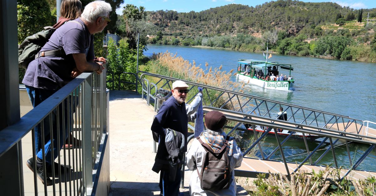 Ms de 200 persones canten a l’esperana amb la msica de Pete Seeger, en un acte a la vora del riu a Benifallet | EbreActiu.cat, revista digital d’oci actiu | Terres de l’Ebre ...