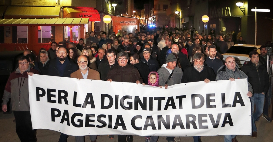 Unes 500 persones es manifesten a Alcanar per la dignitat del sector citrcola | EbreActiu.cat, revista digital d’oci actiu | Terres de l’Ebre ...