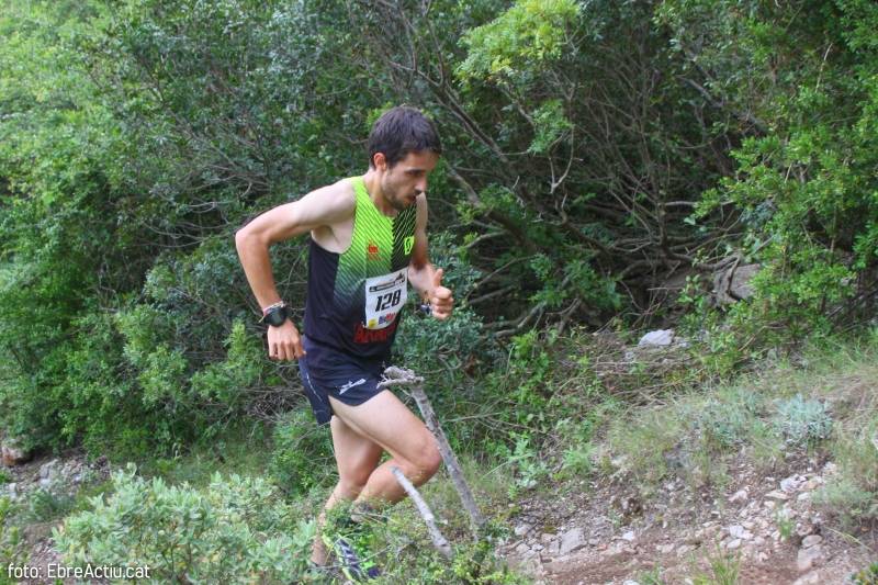 Albert Ferrer i Gisela Carrin guanyen el Km 9 Vertical de Roquetes | EbreActiu.cat, revista digital d’oci actiu | Terres de l’Ebre ...