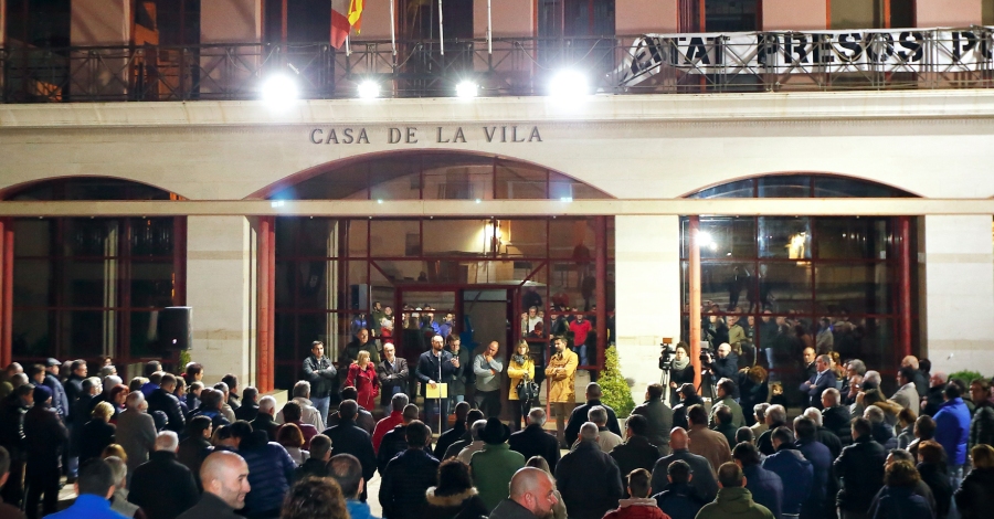 Prop de 300 persones es manifesten a Alcanar per a defensar el sector citrcola | EbreActiu.cat, revista digital d’oci actiu | Terres de l’Ebre ...