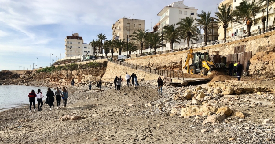 L’Ametlla de Mar neteja les platges ms cntriques desprs de la tempesta Glria | EbreActiu.cat, revista digital d’oci actiu | Terres de l’Ebre ...