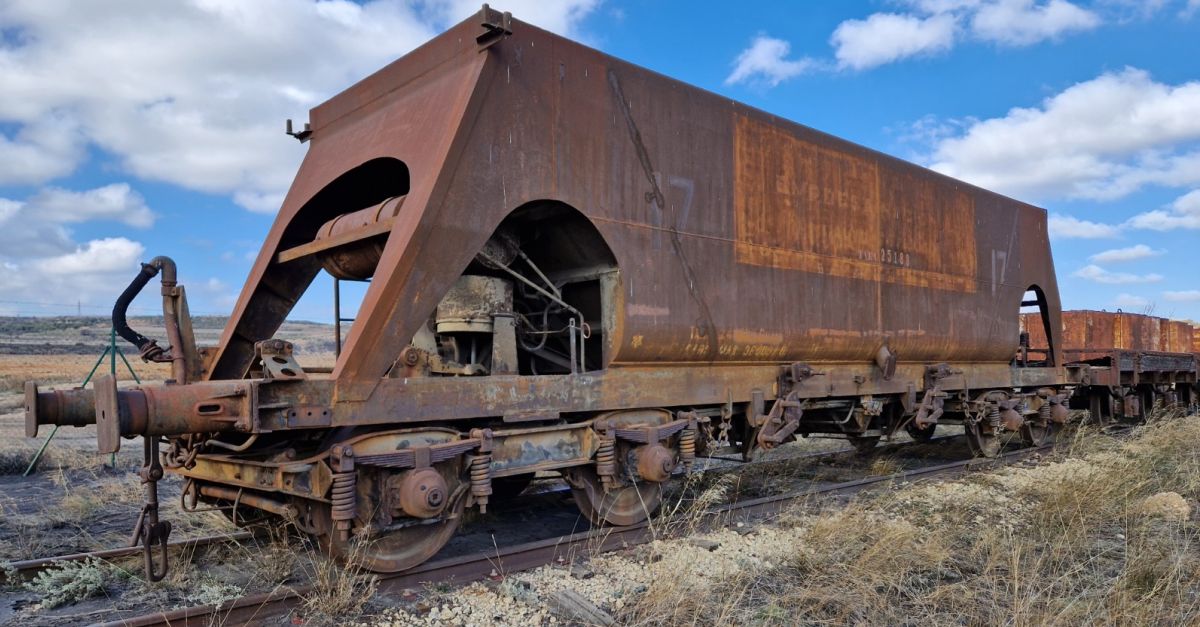 Endesa cedeix al Museu del Ferrocarril a Mra la Nova un vag tremuja de la central d’Andorra de Teruel | EbreActiu.cat, revista digital d’oci actiu | Terres de l’Ebre ...