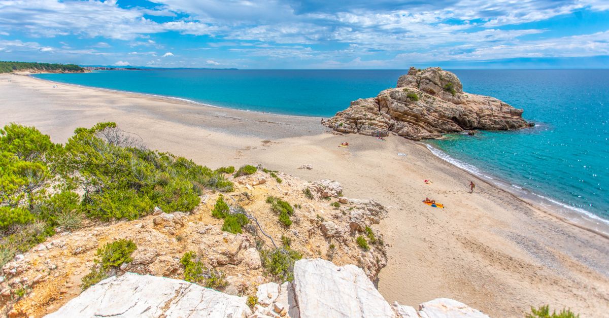 La Bandera Blava tornar a onejar aquest estiu a totes les platges de Vandells i l’Hospitalet de l’Infant | EbreActiu.cat, revista digital d’oci actiu | Terres de l’Ebre ...