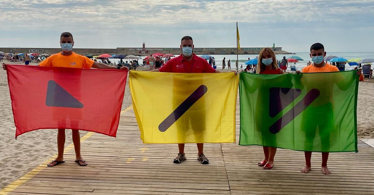 Banderes adaptades a les persones daltniques per a les platges de Benicarl | EbreActiu.cat, revista digital d’oci actiu | Terres de l’Ebre ...