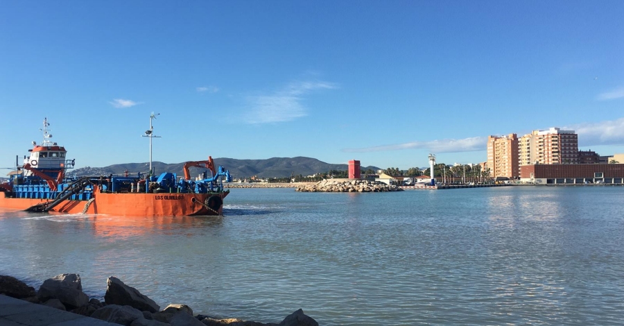 Benicarl draga el port per a recuperar els calats de servei | EbreActiu.cat, revista digital d’oci actiu | Terres de l’Ebre ...