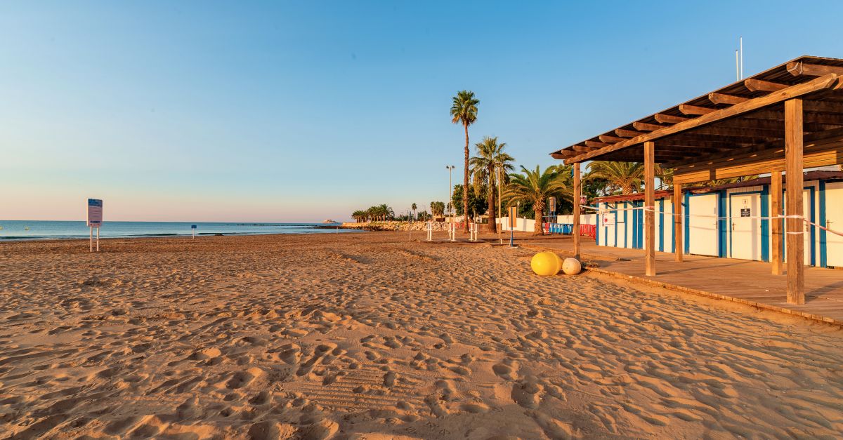 Les platges del Morrongo i la Caracola de Benicarl renoven un any ms les dos banderes blaves | EbreActiu.cat, revista digital d’oci actiu | Terres de l’Ebre ...