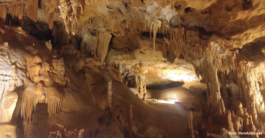 Benifallet ret homenatge als descobridors de les Coves Meravelles | EbreActiu.cat, revista digital d’oci actiu | Terres de l’Ebre ...