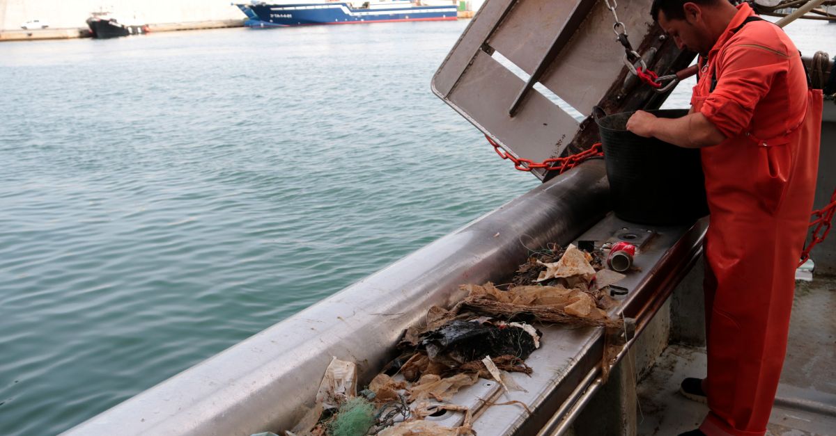 Els pescadors catalans recullen 120.000 litres de residus del mar, un 50% ms que l’any passat | EbreActiu.cat, revista digital d’oci actiu | Terres de l’Ebre ...