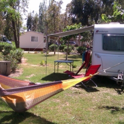 Relax y diversin en la playa? S, en el Camping Ampolla Playa