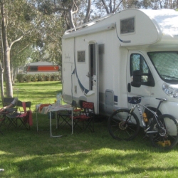 Relax y diversin en la playa? S, en el Camping Ampolla Playa