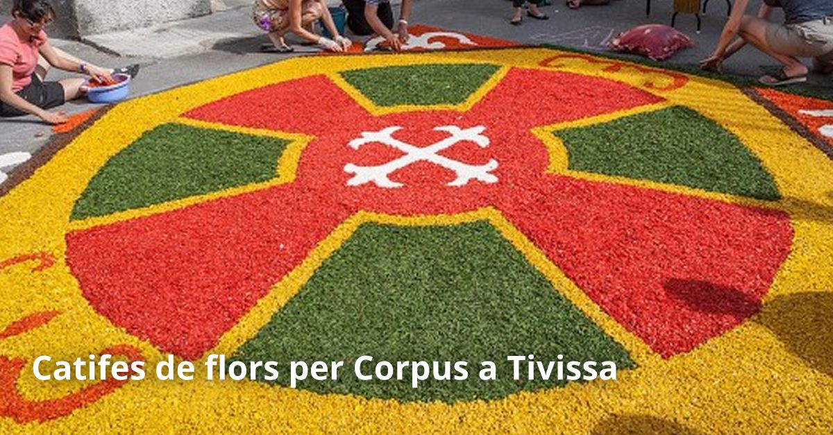 Catifes de flors per Corpus a Tivissa