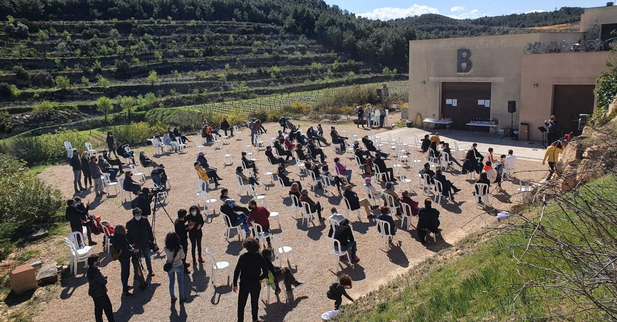 Prop d’un centenar de persones rebutgen la massificaci elica de la Terra Alta amb un acte cultural a Vilalba dels Arcs | EbreActiu.cat, revista digital d’oci actiu | Terres de l’Ebre ...