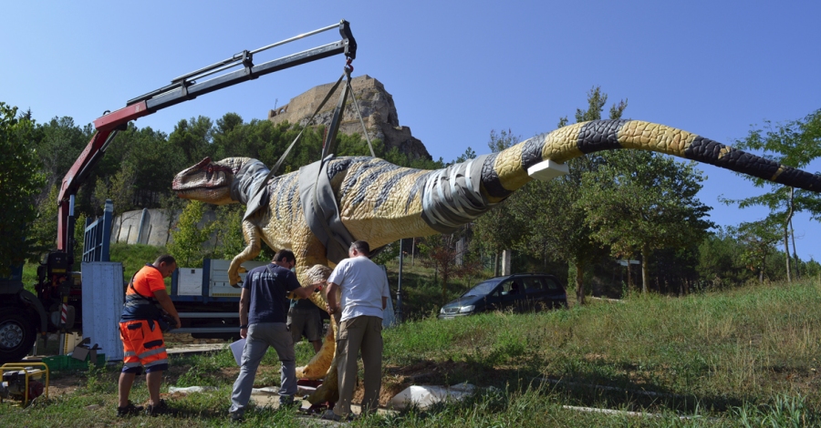 Instalan una rplica de dinosaurio a tamao real en la Alameda de Morella | EbreActiu.cat, revista digital de ocio activo | Terres de l’Ebre...