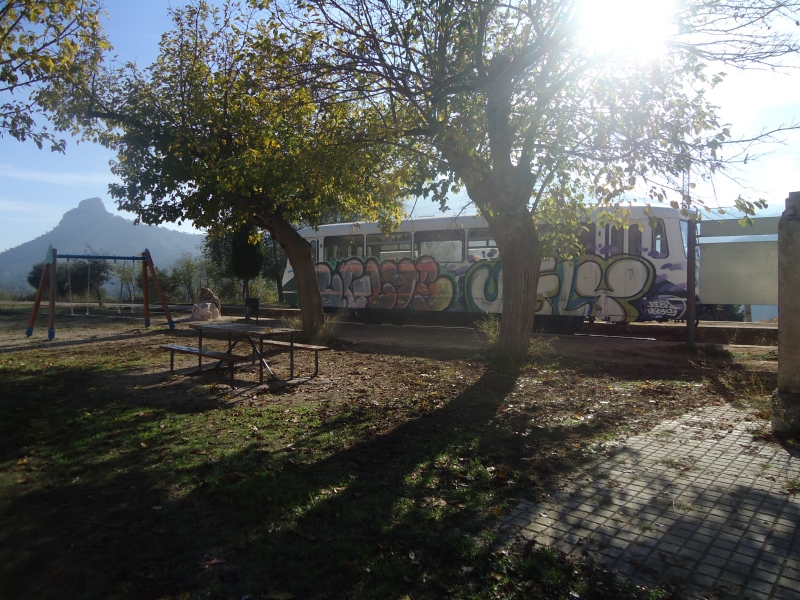 Un ferrobus a l’antiga estaci de Bot donar servei de bar a la Via Verda | EbreActiu.cat, revista digital d’oci actiu | Terres de l’Ebre ...