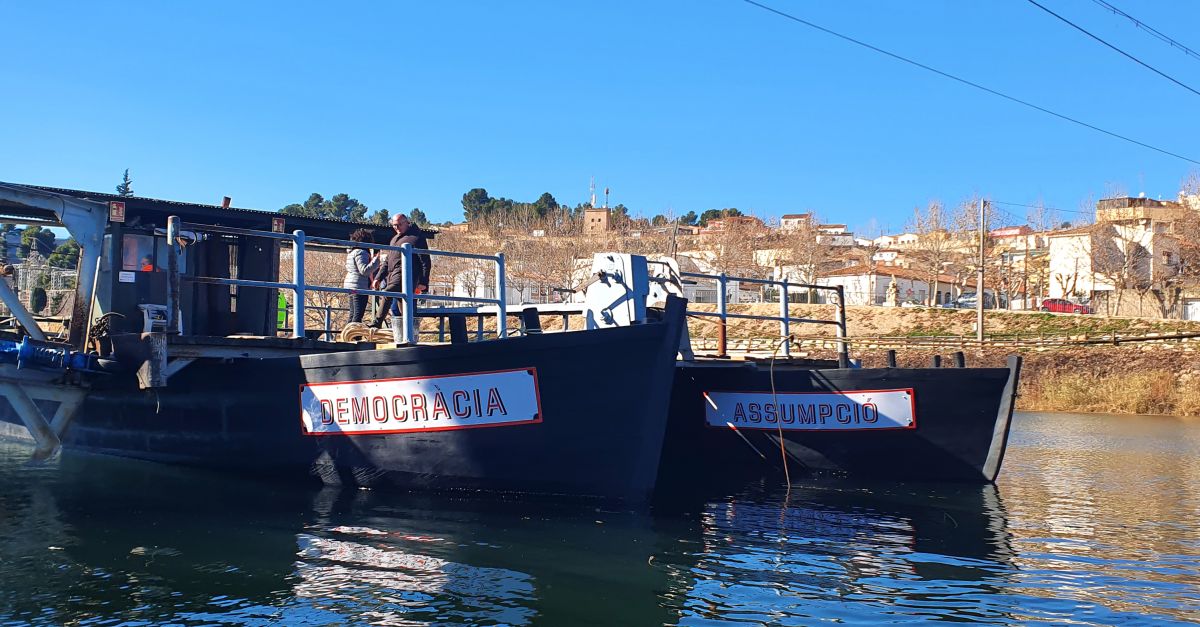 Flix reobre un any desprs el pas de barca per creuar l’Ebre desprs de la reparaci dels dos llaguts | EbreActiu.cat, revista digital d’oci actiu | Terres de l’Ebre ...