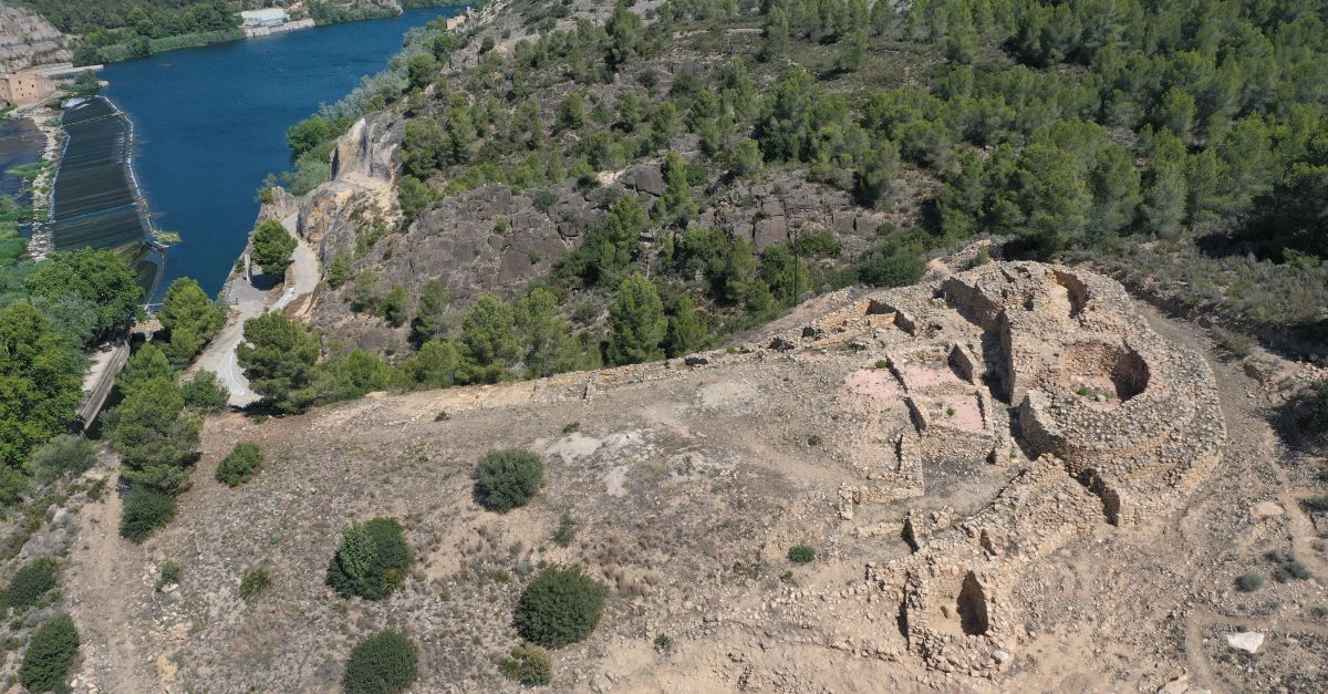 Un espai de culte fora muralles: la nova i poc usual troballa dels arquelegs al jaciment ibric de l’Assut de Tivenys | EbreActiu.cat, revista digital d’oci actiu | Terres de l’Ebre ...