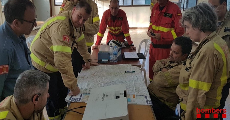 Durant la nit s’ha treballat intensament en l’extenci de l’incendi de la Ribera d’Ebre | EbreActiu.cat, revista digital d’oci actiu | Terres de l’Ebre ...