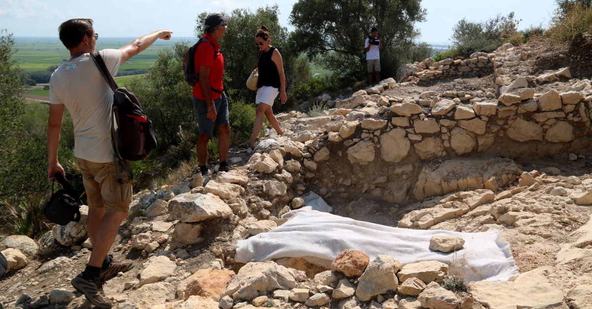 La cinquena excavaci al jaciment l’Antic d’Amposta descobreix una plataforma amb funcions socials i religioses | EbreActiu.cat, revista digital d’oci actiu | Terres de l’Ebre ...