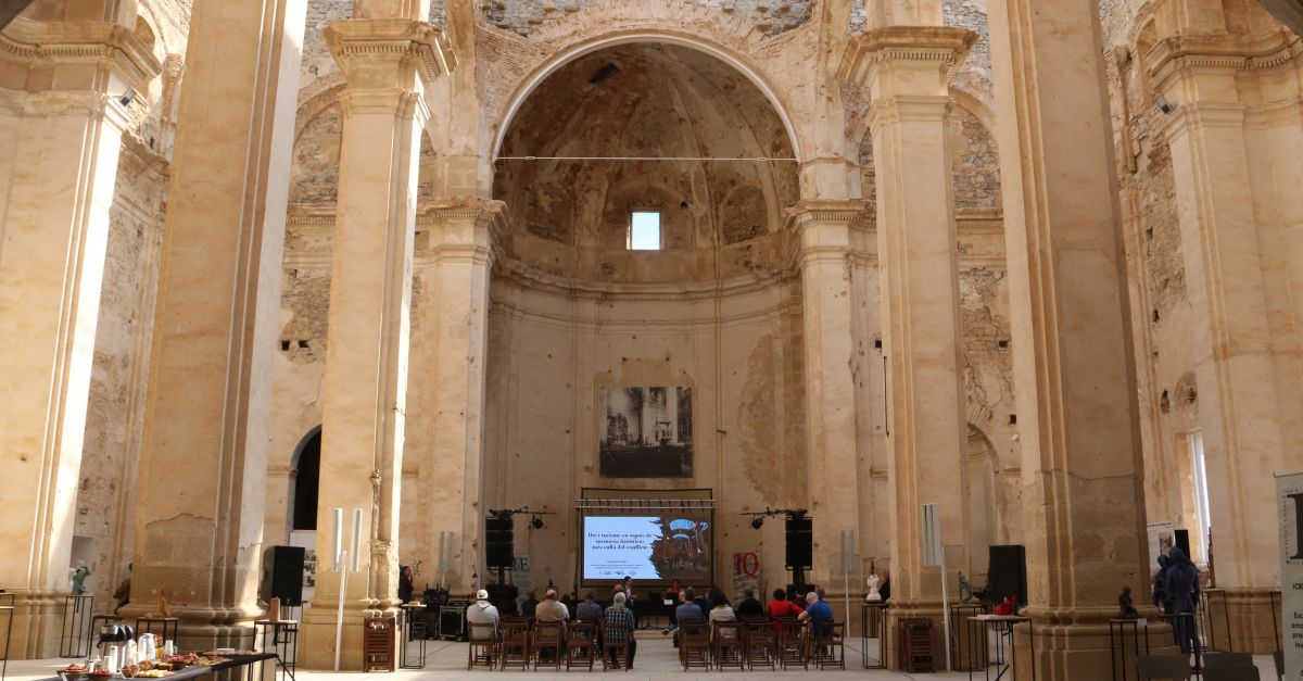 Una vintena d’experts debaten sobre l’encaix del turisme en espais de memria histrica al Poble Vell de Corbera d’Ebre | EbreActiu.cat, revista digital d’oci actiu | Terres de l’Ebre ...