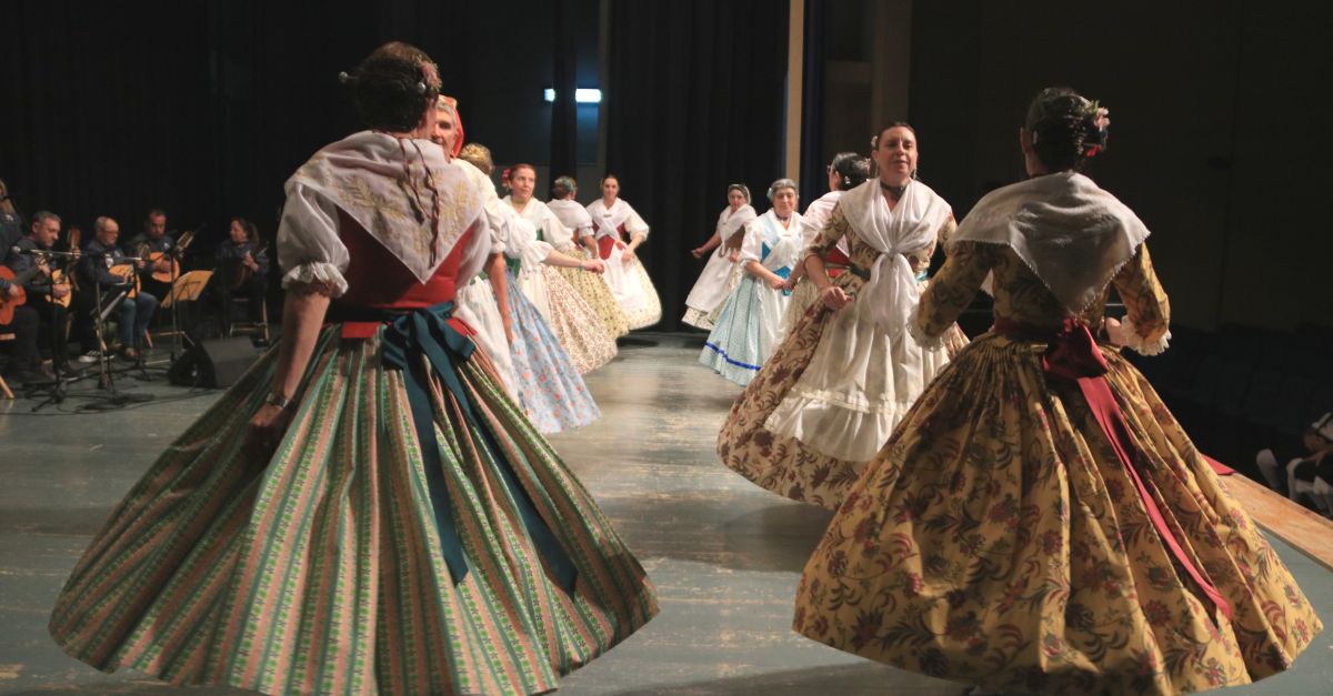 La jota reuneix ms d’un centenar de balladors a la Snia en l’onz Festival de Msica en Terres de Crulla | EbreActiu.cat, revista digital d’oci actiu | Terres de l’Ebre ...