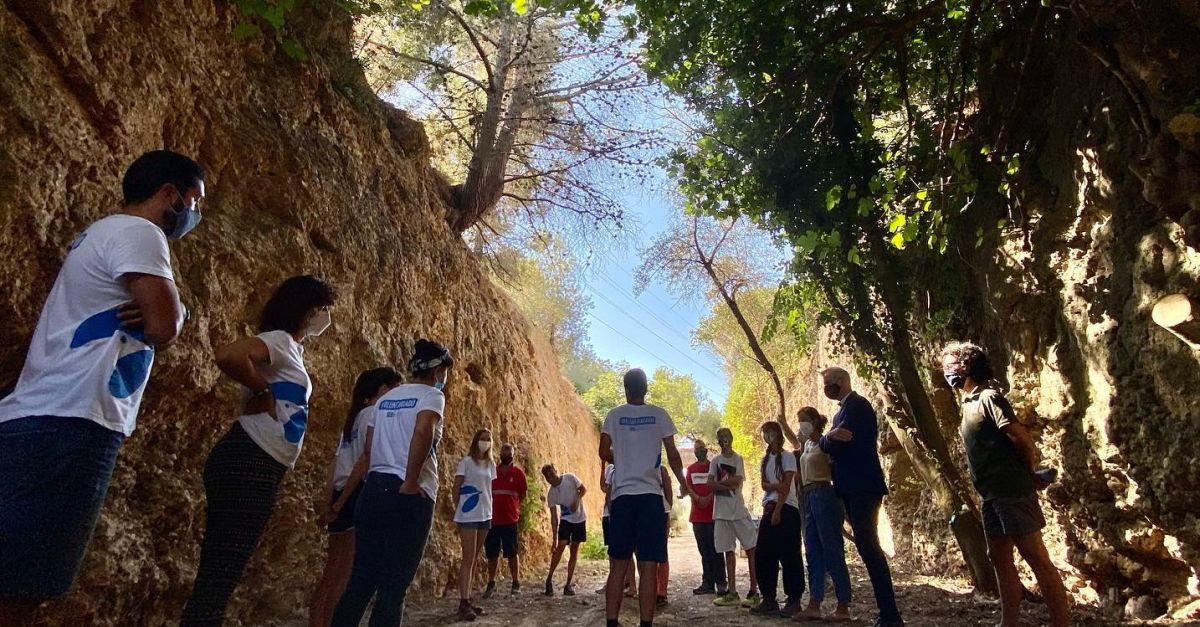 Una quinzena de joves recuperen la flora i la fauna d’un tram de la Val de Zafn | EbreActiu.cat, revista digital d’oci actiu | Terres de l’Ebre ...