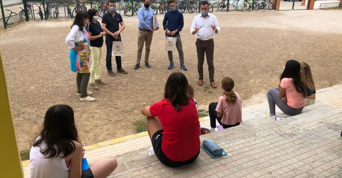 L’Ajuntament de Deltebre distribueix 2.000 llapis reciclats i amb llavors de plantes medicinals | EbreActiu.cat, revista digital d’oci actiu | Terres de l’Ebre ...