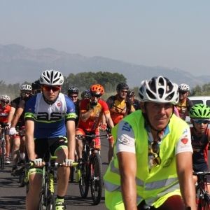 Els ciclistes ebrencs es manifesten contra els accidents en carretera