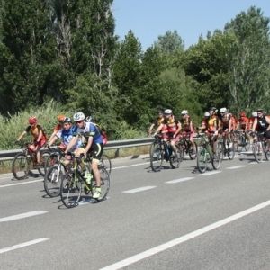 Els ciclistes ebrencs es manifesten contra els accidents en carretera