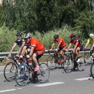 Els ciclistes ebrencs es manifesten contra els accidents en carretera