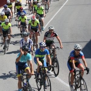 Els ciclistes ebrencs es manifesten contra els accidents en carretera