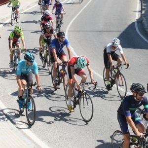 Els ciclistes ebrencs es manifesten contra els accidents en carretera