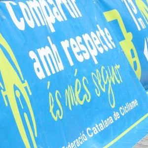 Els ciclistes ebrencs es manifesten contra els accidents en carretera