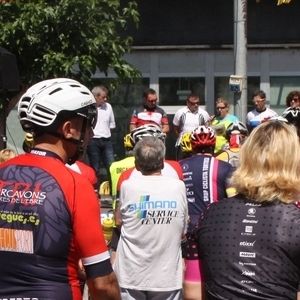 Els ciclistes ebrencs es manifesten contra els accidents en carretera