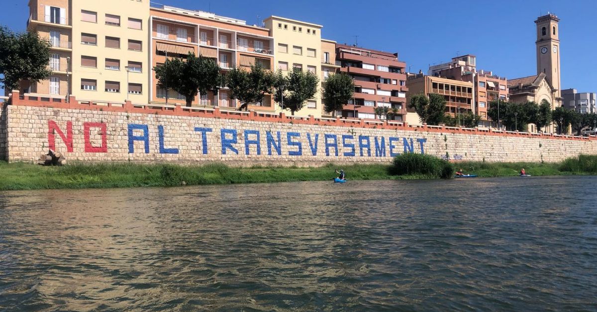 La Marxa pels Sediments arriba a Tortosa denunciant la inacci d’Endesa i la CHE davant el "mal estat" de les preses | EbreActiu.cat, revista digital d’oci actiu | Terres de l’Ebre ...