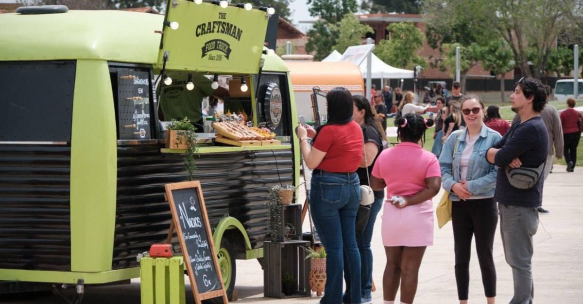 El Festival Food Trucks atrau unes 6.000 persones al parc dels Xiribecs d’Amposta | EbreActiu.cat, revista digital d’oci actiu | Terres de l’Ebre ...