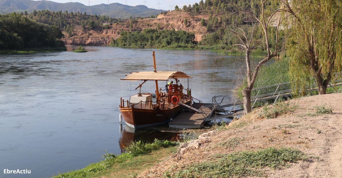 Navegant per l’Ebre a bord d’un llagut | EbreActiu.cat, revista digital d’oci actiu | Terres de l’Ebre ...