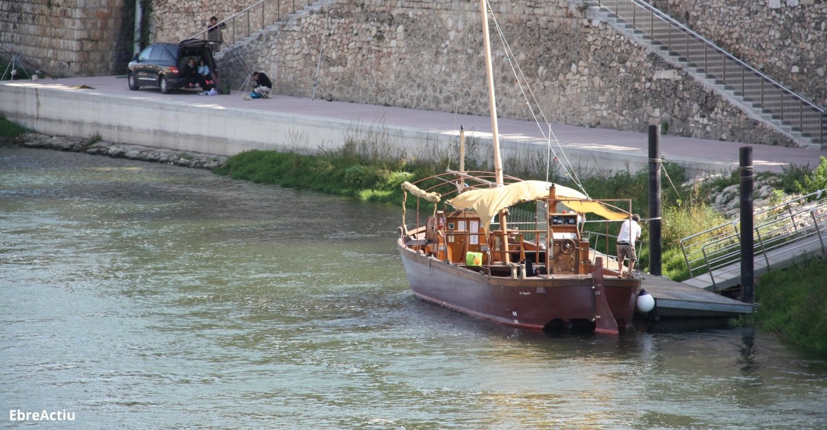 Navegant per l’Ebre a bord d’un llagut | EbreActiu.cat, revista digital d’oci actiu | Terres de l’Ebre ...