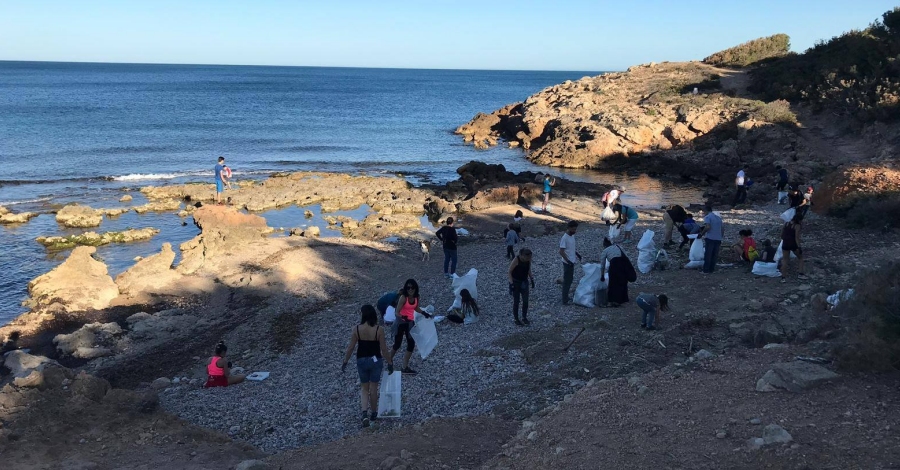 Actividad de voluntariado medioambiental: Limpieza de playas del Cabo de Santes Creus