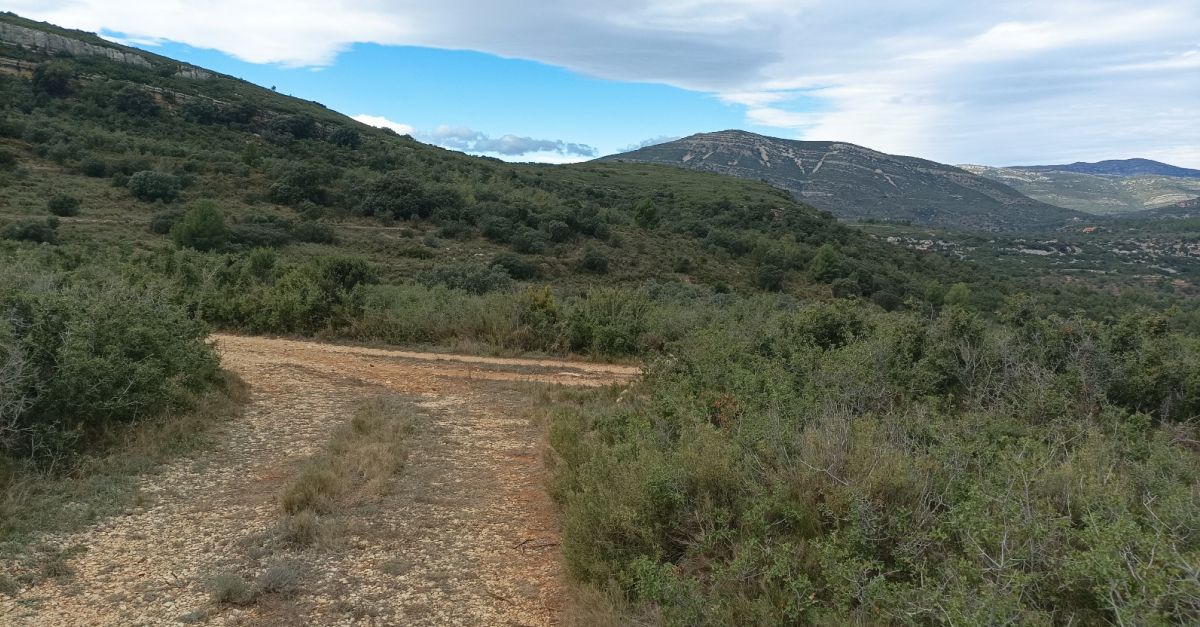 Una nova ruta senderista entre assagadors a l’Alt Maestrat | EbreActiu.cat, revista digital d’oci actiu | Terres de l’Ebre ...