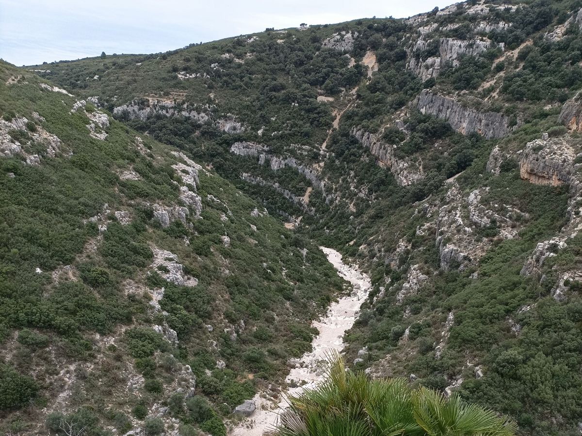 Una nueva ruta senderista entre azagadores en el Alt Maestrat | EbreActiu.cat, revista digital de ocio activo | Terres de l’Ebre...