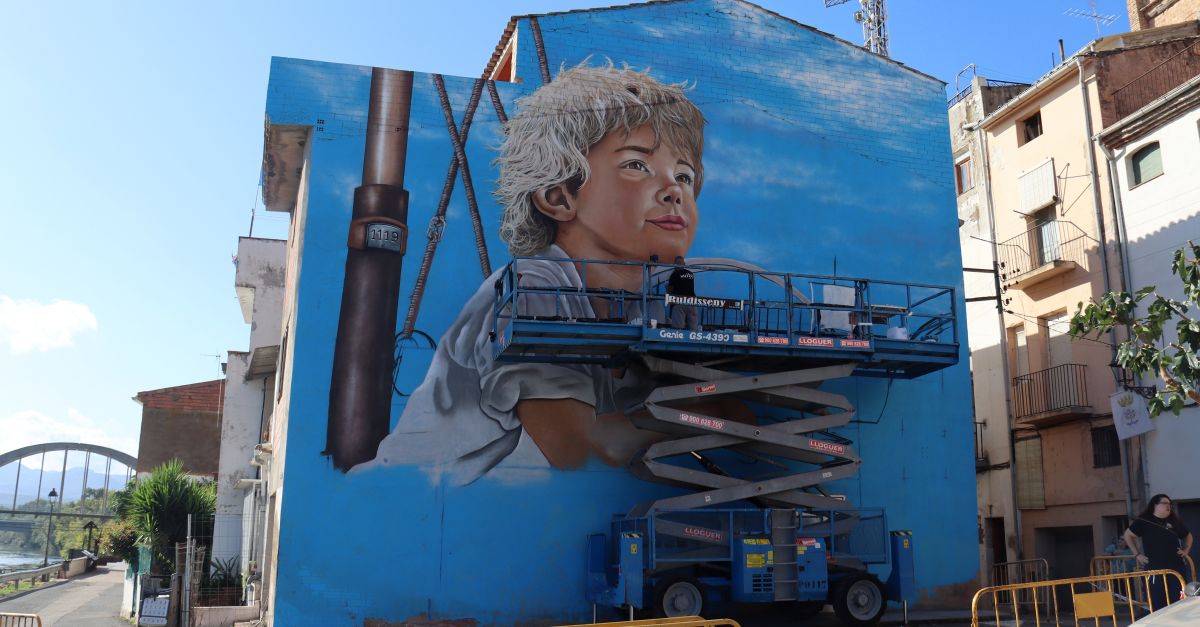 Mra d’Ebre s’afegeix al Grafftech Fest amb la creaci de tres murals que fusionen art, cultura i tecnologia | EbreActiu.cat, revista digital d’oci actiu | Terres de l’Ebre ...