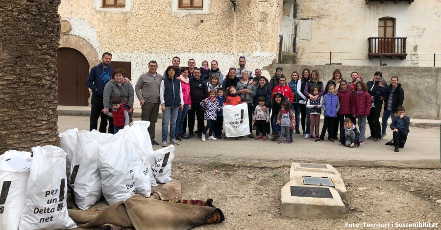 Uns 200 voluntaris recullen 4 tones de brossa d’espais naturals del Delta de l’Ebre | EbreActiu.cat, revista digital d’oci actiu | Terres de l’Ebre ...