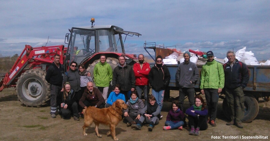 Uns 200 voluntaris recullen 4 tones de brossa d’espais naturals del Delta de l’Ebre | EbreActiu.cat, revista digital d’oci actiu | Terres de l’Ebre ...