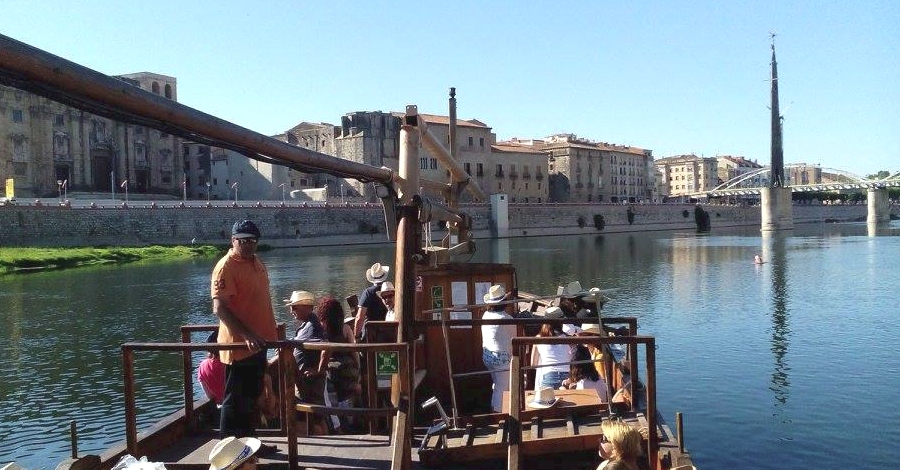 Tortosa installa nova senyalitaci turstica a les estacions de bus i tren i a l’embarcador fluvial | EbreActiu.cat, revista digital d’oci actiu | Terres de l’Ebre ...