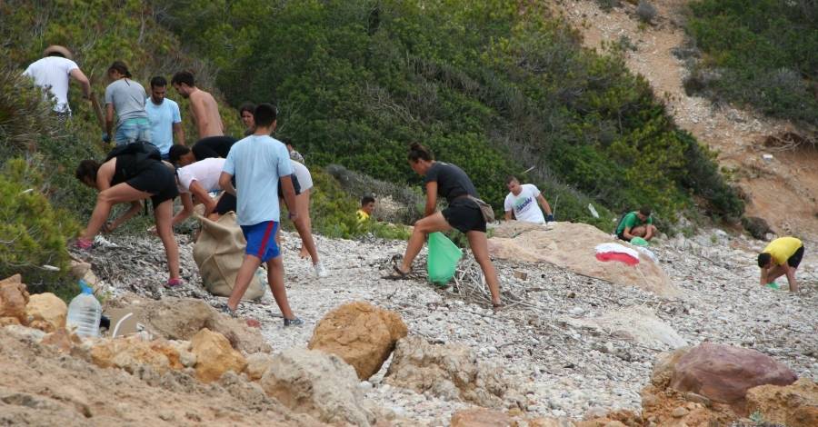 La jornada de voluntariat ambiental a les platges del Perell recull ms de 250 quilos de deixalles | EbreActiu.cat, revista digital d’oci actiu | Terres de l’Ebre ...