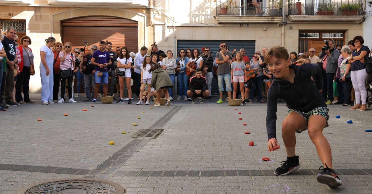 La msica, el joc i el ball tradicional recuperen el pols del carrer en la primera edici de la Xalera a la Snia | EbreActiu.cat, revista digital d’oci actiu | Terres de l’Ebre ...