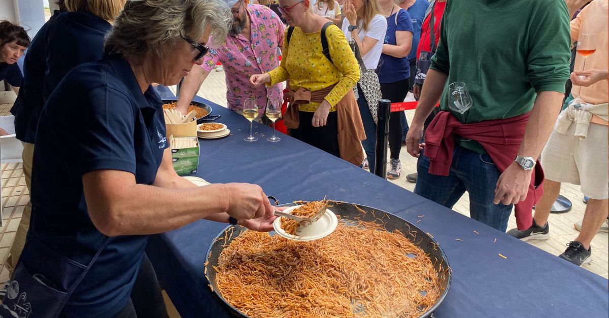 Un any ms, la Cala celebra una exitosa Diada dels Fideus Rossejats | EbreActiu.cat, revista digital d’oci actiu | Terres de l’Ebre ...