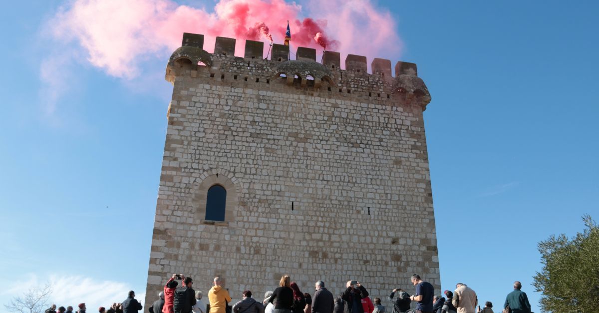 Mig centenar de torres, talaies i talaiots s’encenen simultniament per denunciar el drama migratori del Mediterrani | EbreActiu.cat, revista digital d’oci actiu | Terres de l’Ebre ...