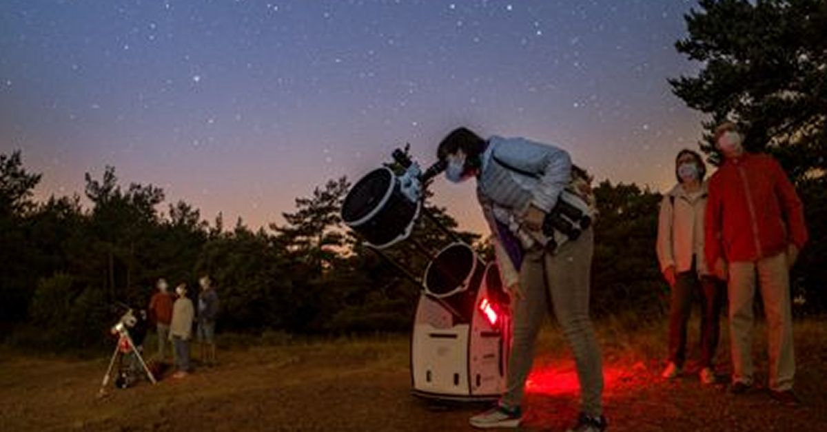 Observacin astronmica con telescopio